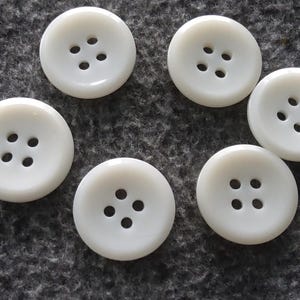 white buttons (6) vintage