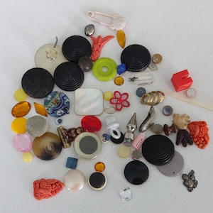 mixed lot of craft supply, small pieces, cabochons