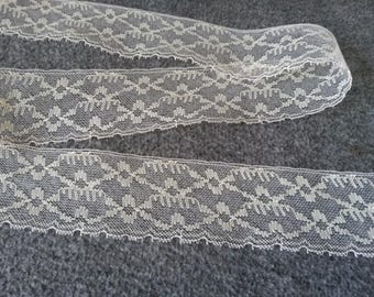 ivory lace (10+ yards) no stretch