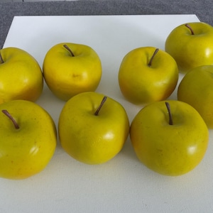 faux apples (4) &#39;Golden Delicious&#39;