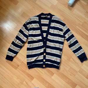 Stunning truevintage La Den 80s 90s style preppy cardigan in navy, cream and taupe with gold tone imperial buttons and shoulder pads XS / S
