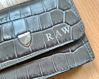 Tarjetero/cartera de piel BNWT Aspinal of London en relieve de cocodrilo gris con herrajes plateados en relieve RAW