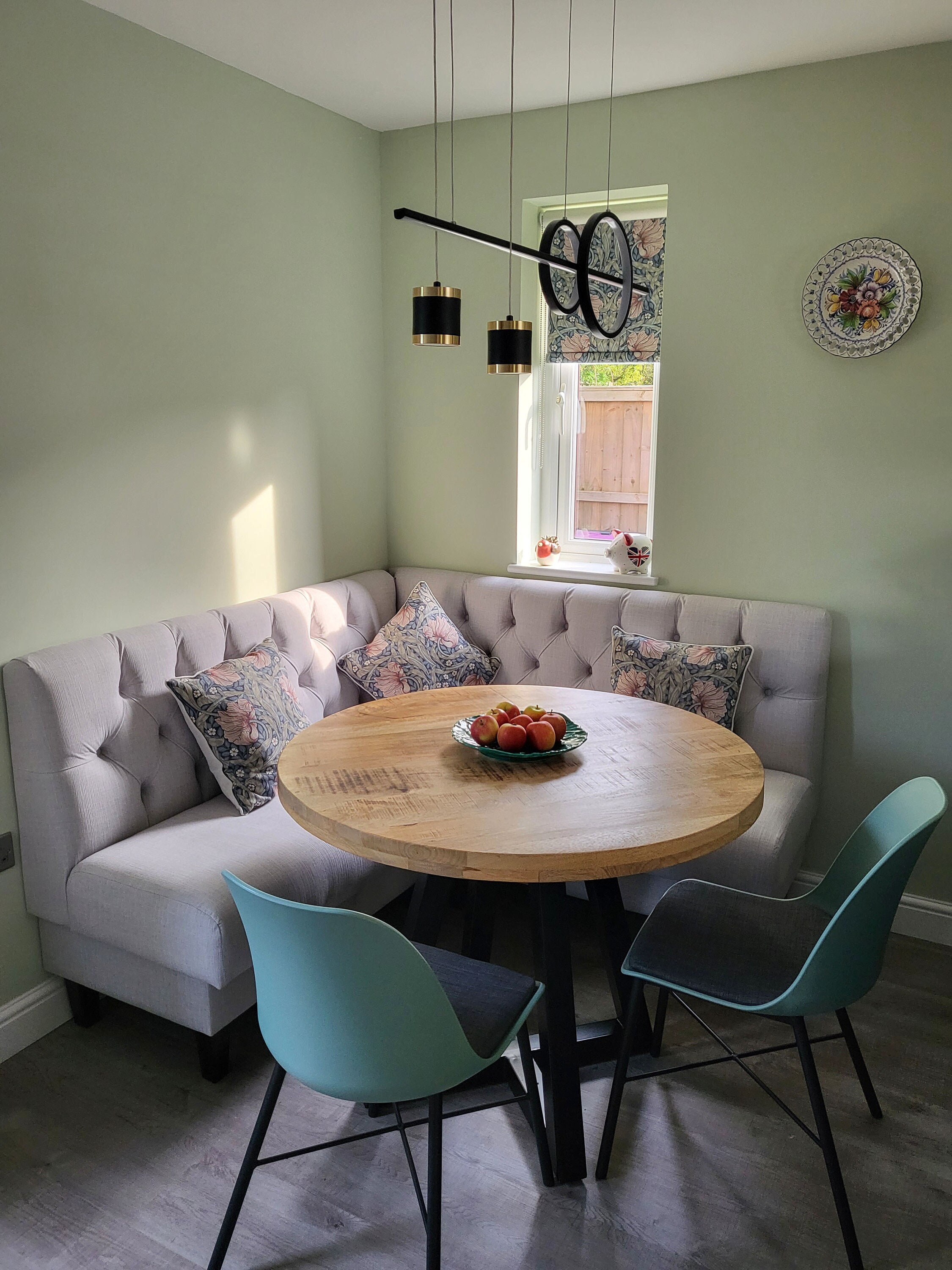 Round dining 2024 table in corner