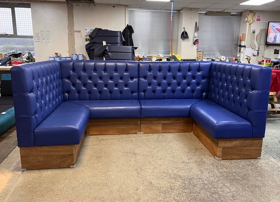 U shaped online booth seating