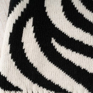 Hundepullover aus Bio-Schurwolle Handgestrickt Hundepulli Hundemantel Tierjacken und Pullover Hundebekleidung Modell Zoo-Zebra Zebra