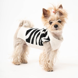 Hundepullover aus Bio-Schurwolle Handgestrickt Hundepulli Hundemantel Tierjacken und Pullover Hundebekleidung Modell Zoo-Zebra Bild 1