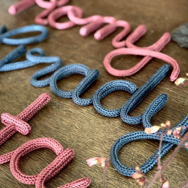 Personalized Name Sign in Wire & Wool * Wall Decor * Personalized * Gift * Birth, Birthday, Baby Shower * Nameplate Door Sign * Knitted