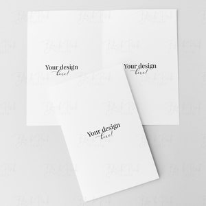 Mockup 5.5x8.5 piegato, Mockup di carte 5.5x8.5, Mockup Bifold 5.5x8.5, Modello di programma di nozze formato lettera piegato, Mockup oggetto intelligente CL8502