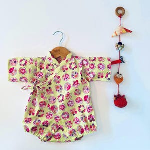 NIEUW!! Gele Sakura-babykimono, babyjinbei, handgemaakt, gemaakt in Japan, kersenbloesem, zomer, schattige babykleding