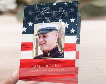 Puede incluir: Un fondo de bandera estadounidense rojo, blanco y azul con un marco dorado que rodea una foto de un hombre con uniforme militar. El texto "Honoring The Life Of" está en la parte superior de la imagen. El texto "JAMES ROGERS" está debajo de la foto. El texto "JANUARY 21, 1985 - AUGUST 15, 20XX" está debajo del nombre.