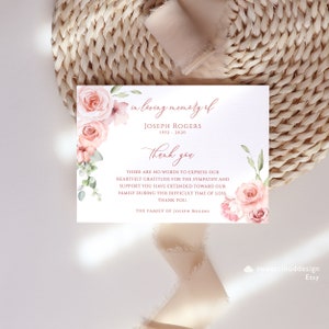 Cartão de agradecimento floral blush para funeral Flor rosa Funeral Obrigado Rosa vermelha Cartão memorial editável para impressão Modelo de cartão de agradecimento funeral
