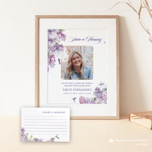 Może przedstawiać: Oprawiony wydruk pamiątkowy ze zdjęciem kobiety, otoczony liliowymi akcentami kwiatowymi i kolibrami. Tekst brzmi "Share a Memory" i zawiera imię "Emily Fernandez" oraz daty. Obecna jest również pasująca karta "Share a Memory".