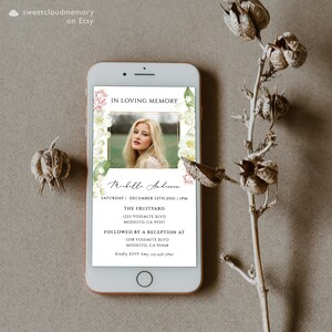 Witte bloemen digitale foto Begrafenisuitnodiging sjabloon Lelietje-van-dalen bloem Viering van het leven digitale uitnodigingskaart In liefdevolle herinnering