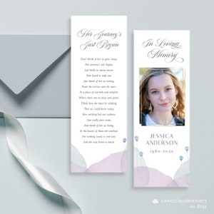 Modèle de marque-page funéraire floral bleu ciel et violet Carte de marque-page tulipe Célébration de la vie Marque-page Souvenir funéraire Carte commémorative
