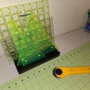 8 IN RULER RACK (7-slots) for Quilters - Ruler Organizer - Table Top Ruler Storage - fits regular and longarm quilt rulers