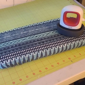 I'm loving this mini steam iron ($13!)! It makes pressing edges so much  easier : r/quilting