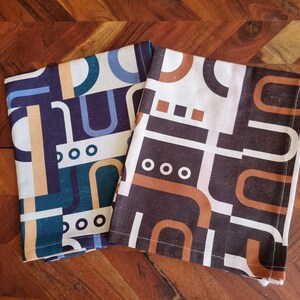 Large Cotton Tea Towel - Kitchen Dish Towel for Drying Dishes, Cleaning and Cooking - Eco-friendly and Absorbent - Retro Geometric Pattern