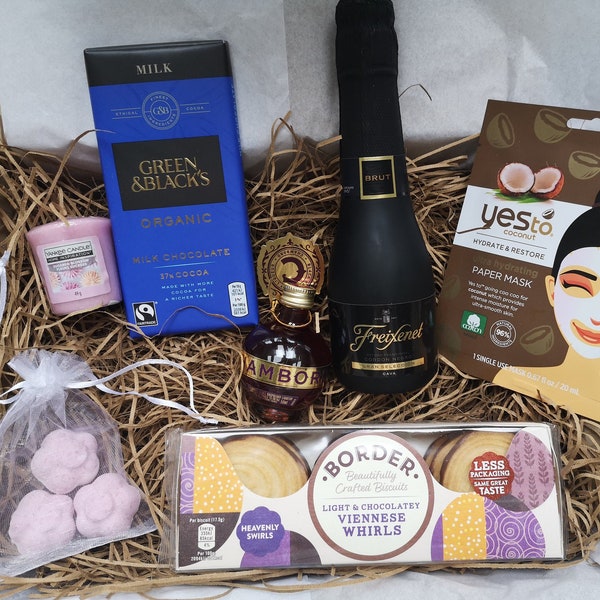 Gift Hamper for her- Prosecco, Chambord, bath bombs, Green & Blacks, Sugared Blossom Yankee Candle, Biscuits, Face mask, Gift card