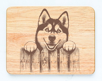 Tabla de cortar de madera de caucho con diseño de perro husky grabada con láser