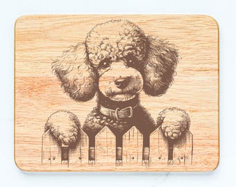 Tabla de cortar de madera de caucho con diseño de perro caniche, grabada con láser.