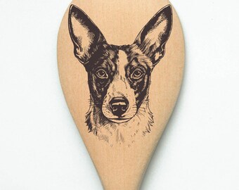 Cuchara de madera para mezclar con forma de perro Basenji grabada con láser