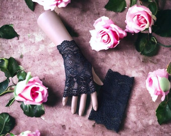 Lace mittens/women's mittens/short mittens/wedding mittens/gothic mittens/fingerless lace mittens/mittens