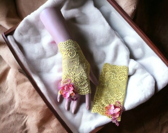 Mitaines mariage /mitaines dentelle fleurs /mitaines bohème chic /mitaines femme /mittens /mitaines dentelle sans doigts /mitaines soirée