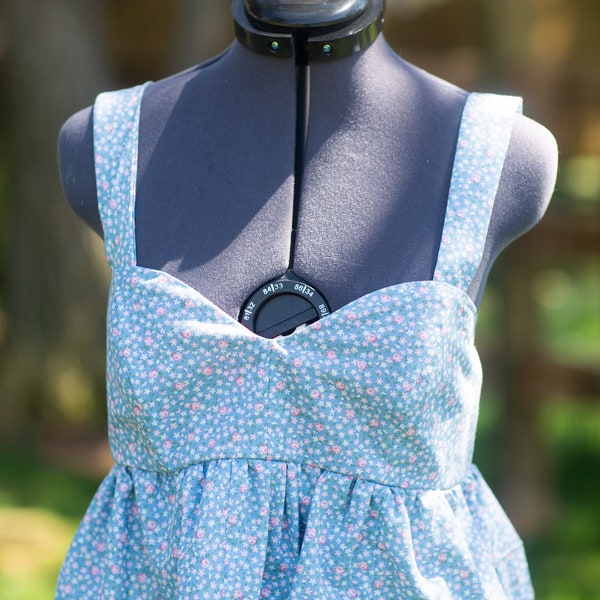 HANDMADE Floral Crop Top with Sweetheart Neckline and Button Closure