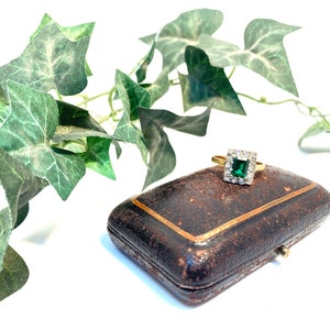 Vintage 9ct yellow gold Estate Emerald (synthetic) ring. Antique.