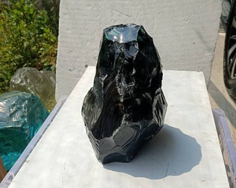 6kg(G020) 完璧な形！「純粋な黒と濃い緑」のアンダラクリスタルモノ