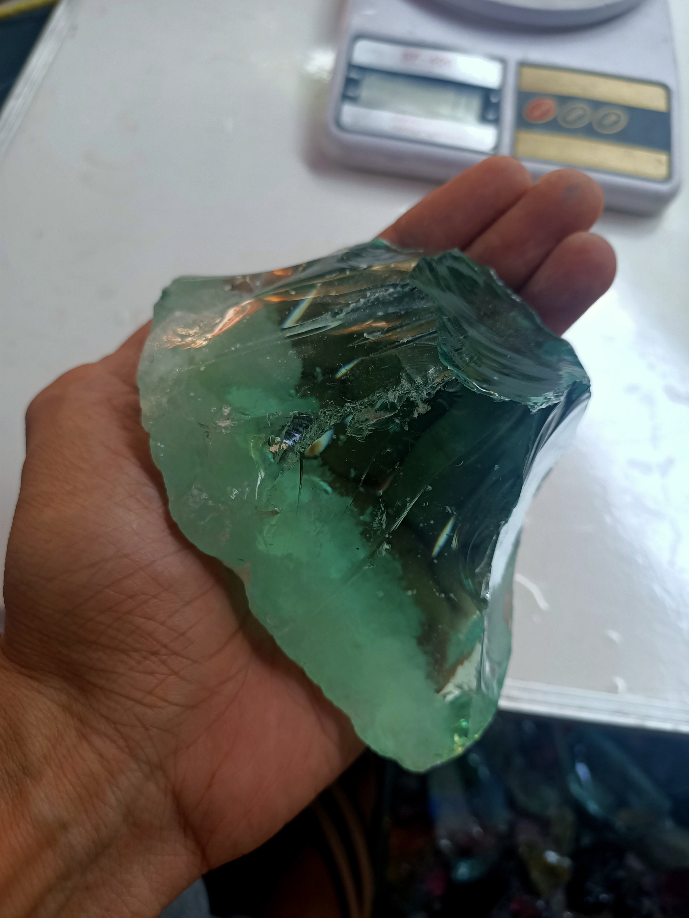 コレクション用のアンダラクリスタルモノアトミックナチュラルラフの