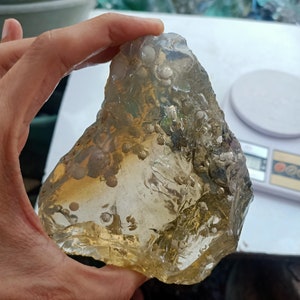 843gr (SP119) incríveis flocos de neve opalinos azuis marrons de cristal Andara Monatomic Natural Rough Smashed Item limitado.