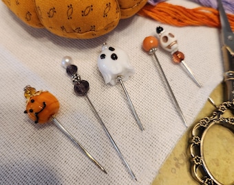 Halloween Pins with Ghosts, Pumpkins and skull