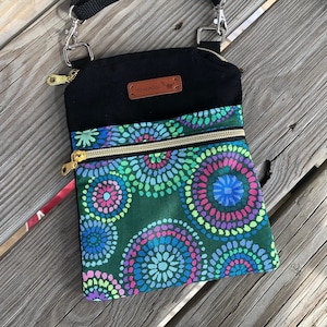 Mini Crossbody Canvas Tasche / Schwarz ~ für Smartphone, Reisen, Ausweis, Bargeld ~ 2 Reißverschluss-Beutel-Tasche ~ 6,5 in x 8 in ~ Boho Kaffe Fassett Mosaik
