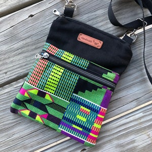 Kente Mini Crossbody Canvas Tasche ~ für Smartphone, Reisen, Ausweis, Bargeld ~ 2 Reißverschluss-Beutel-Tasche ~ 16,5 in x 8 in ~ Handgefertigt ~ Boho Ankara