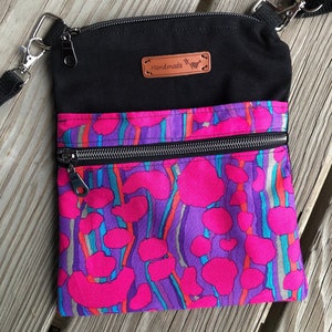 Mini-Umhängetasche aus Canvas ~ für Smartphone, Reisen, Ausweis, Bargeld ~ 2 Reißverschluss-Beutel-Tasche ~ 16,5 in x 8 in ~ Boho Kaffe Fassett ~Abstraktes Blumenmuster