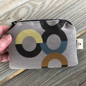 Mini bolsa para moedas ~ 5 "x 3,5" ~ para identidades, dinheiro, cartões de crédito ~ Artesanal ~ Boho ~ Bolsa para cosméticos / fones de ouvido / joias ~ Estofamento abstrato ~ Boho