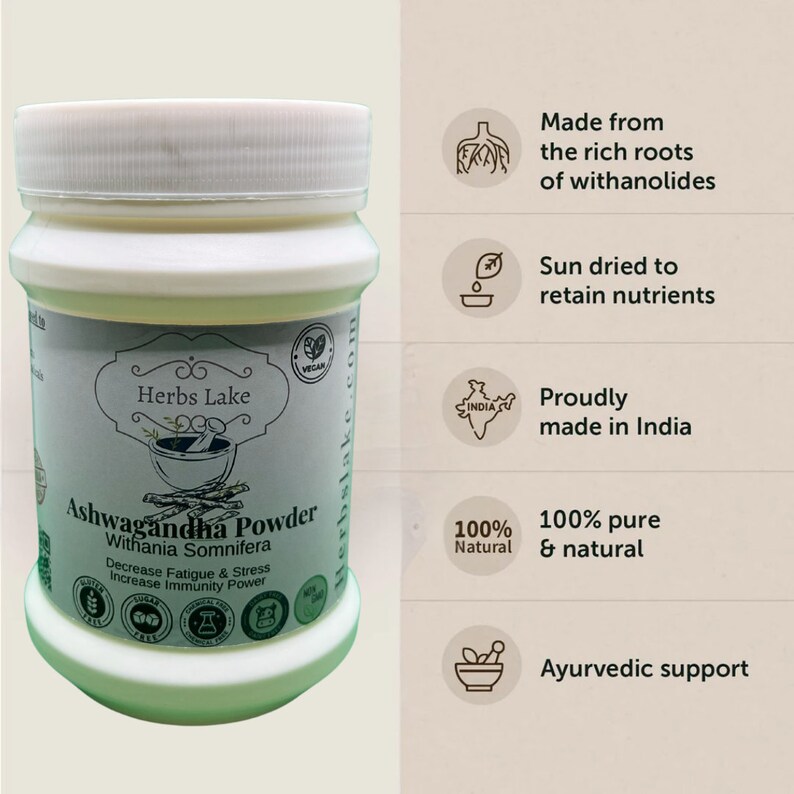 Puede incluir: Un tarro blanco de polvo de Ashwagandha con la marca "Herbs Lake" y el texto "100% Natural" en la etiqueta. El tarro est&aacute; rodeado de iconos que representan el origen del producto, sus ingredientes y sus beneficios.