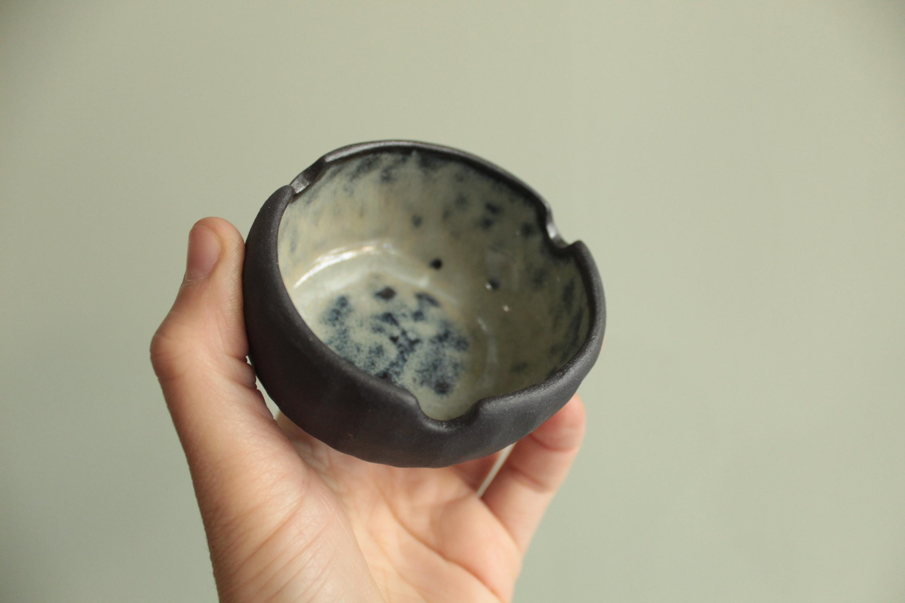 Handmade Glazed Ceramic Ashtray, Pinched Pottery Design - Etsy 日本