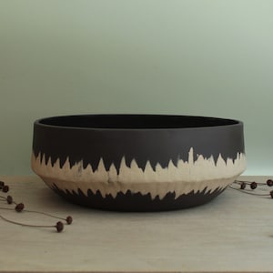Large decorative/serving ceramic bowl with stripe, Handmade stoneware bowl, Big bowl, Black bowl, Home decor,Ceramic centerpiece, Salad bowl