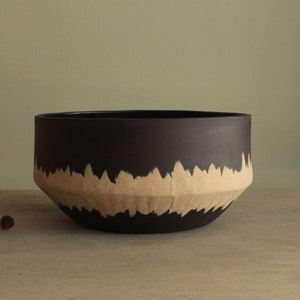 Small black decorative/serving bowl with stripe, Stoneware bowl, Fruit bowl, Ceramic centerpiece, Ceramic bowl, Home deco, Salad bowl