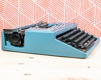 OLIVETTI DORA - LETTERA 31 1977! Rare Original Color Made In Italy Manual Perfect Working Typewriter Qzerty Designed By Ettore Sottsass