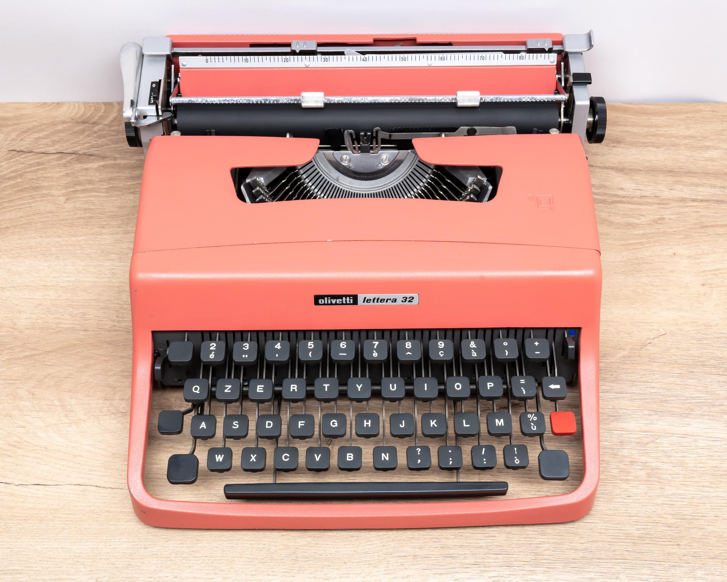 Olivetti LETTERA 32 タイプライター（1974年製、ウォーターメロン