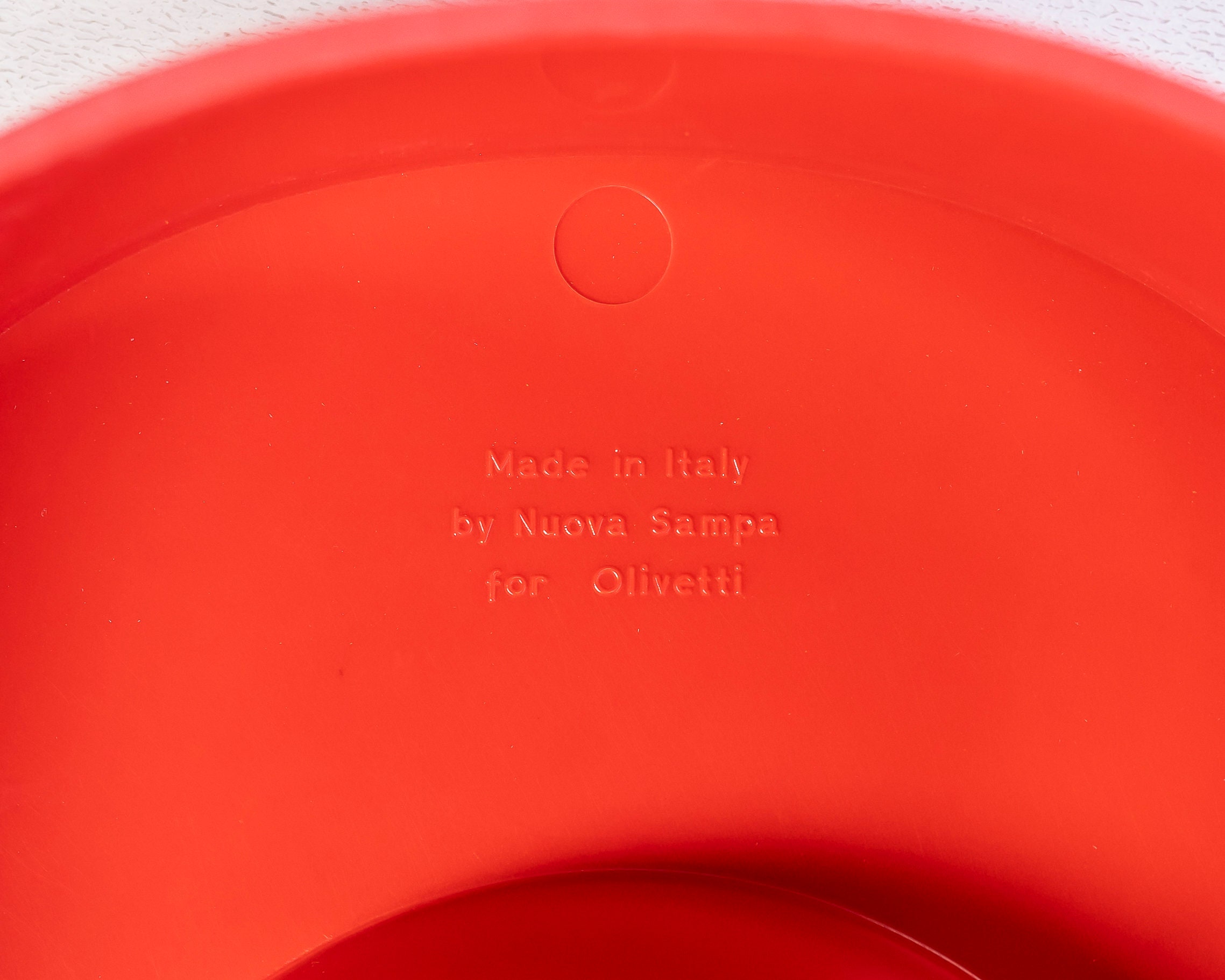 OLIVETTI “O” Ashtray – Giorgio Soavi (1968) – New Old Stock – Red