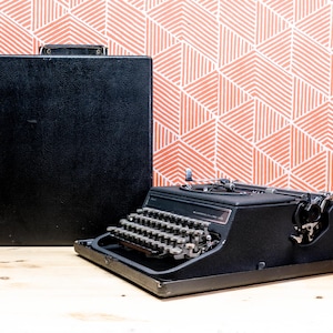 AZERTY - OLIVETTI STUDIO 42 1941! Made in Italy Manual Portable Fully Working Typewriter With Original Wooden Case - Serial 537772