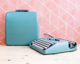 Rare machine à écrire manuelle portable QZERTY OLIVETTI LETTERA 82 des années 1980