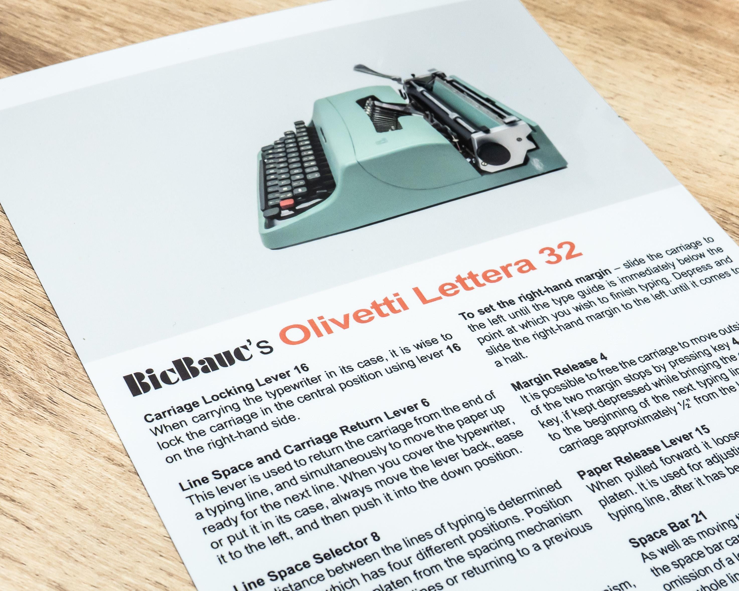 Olivetti LETTERA 32 タイプライター（1970年製、ティールブルー