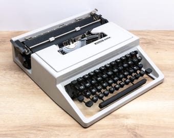 QWERTY QUADRATO Typeface  - Olivetti Dora Typewriter (Light Grey) - Rare English QWERTY - Carefully Serviced and Ready to Type