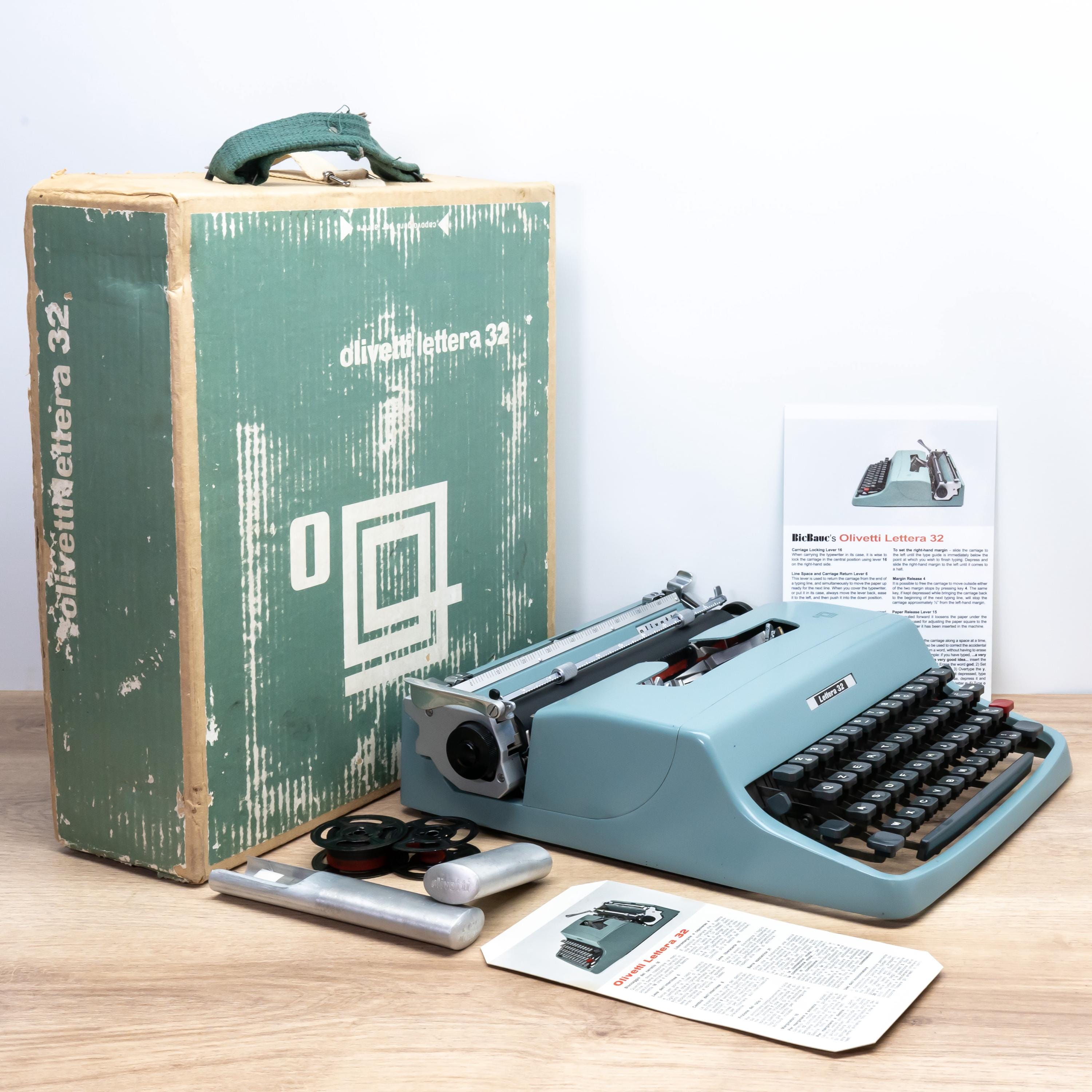 Olivetti LETTERA 32 Typewriter (1964, Sky Blue, Smooth Finish