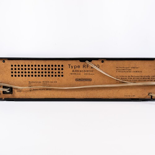 1975! - shops GRUNDIG RF 210 - Fully Working Made in Germany Vintage White Table Top Radio